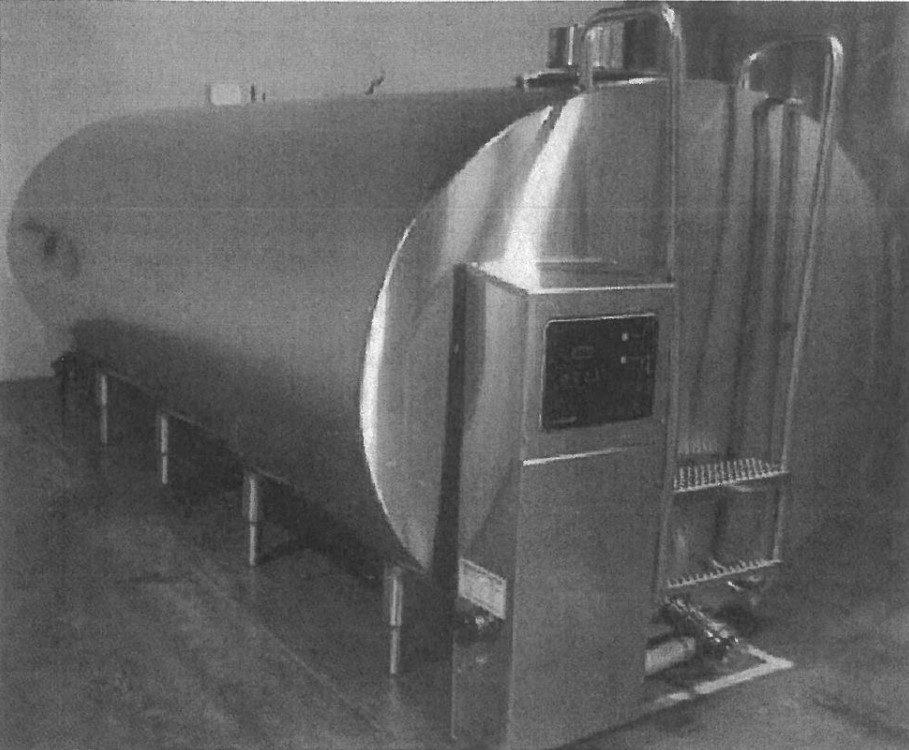 1600 Gallon Delaval bulk tank